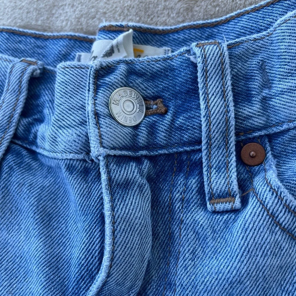 • Madewell Relaxed Mid-Length Distressed Denim Shorts Size 25 - Picture 7 of 9